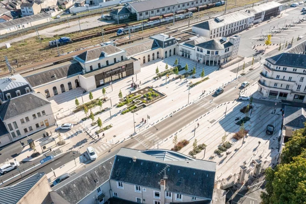 A first in public transport: French consortium to deploy fully autonomous mini buses in downtown Châteauroux